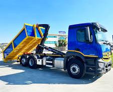 Tipper & Crane Truck Tracker — Camion con gru e cassone ribaltabile
